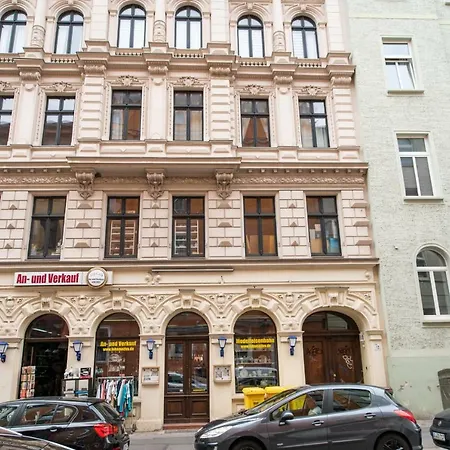 Helle Im Zentrum, Netflix Und Großer Küche * Magdeburg